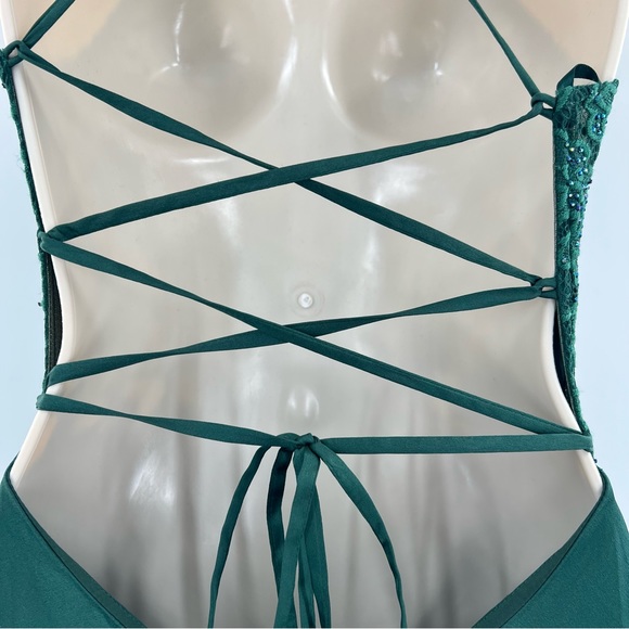 La Femme Dress/Gown Style 29760 in Emerald Green size 4 - Picture 8 of 10